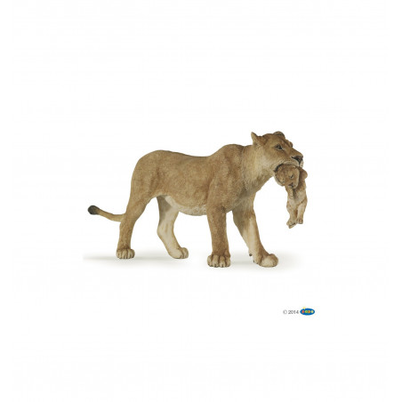 LIONNE AVEC LIONCEAU