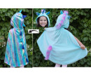 CAPE REVERSIBLE LICORNE/DRAGON, BLEU CLAIR, TAILLE US 5-6 CAPE REVERSIBLE LICORNE/DRAGON, BLEU CLAIR, TAILLE US 5-6