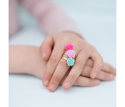 SET BOUTIQUE ROSE, 3 BAGUES  ET 1 SET DE BOUCLES D'OREILLES CLIP