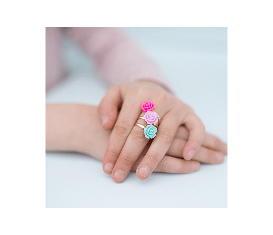 SET BOUTIQUE ROSE, 3 BAGUES  ET 1 SET DE BOUCLES D'OREILLES CLIP